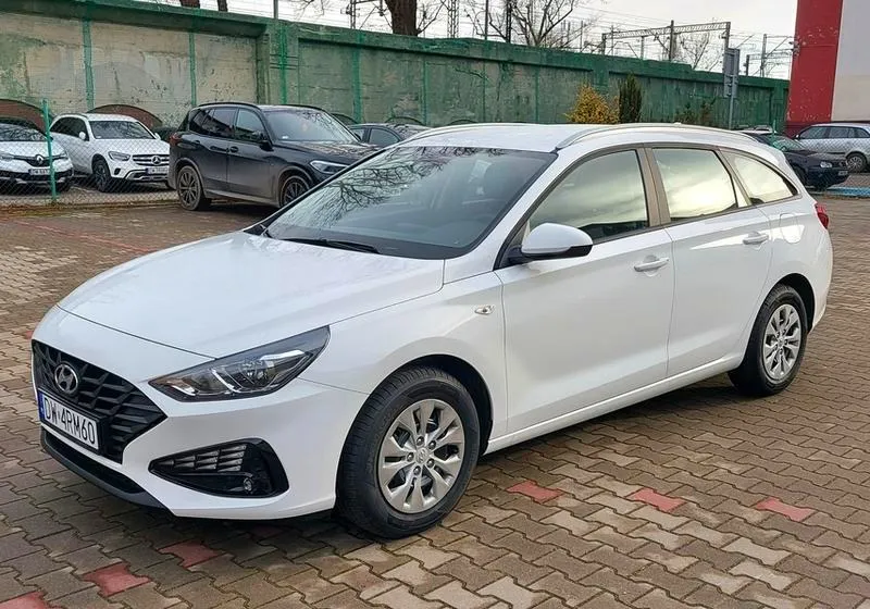 Akumulator do Hyundai i30 1.4: który wybrać, jaka pojemność i moc