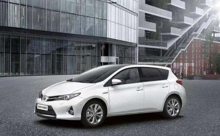 Gdzie znajduje się akumulator 12V w toyocie auris hybrid? Oto odpowiedź!