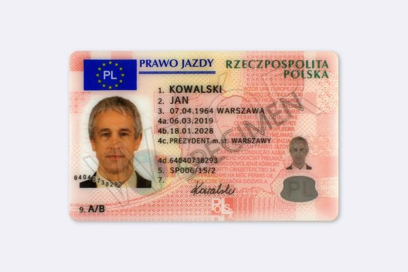 Ile kosztuje wydanie prawa jazdy? Opłaty, zdjęcie i odbiór dokumentu