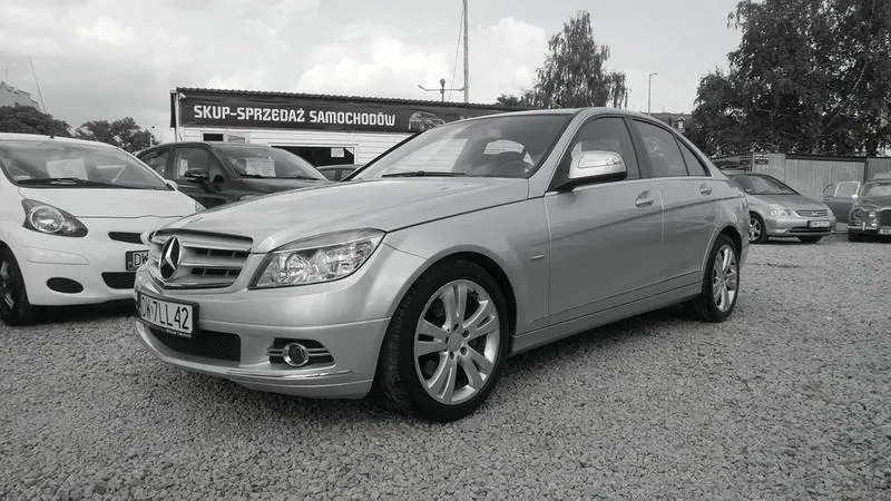 Mercedes C-klasa na Otomoto: jak wybrać pewną perełkę bez ryzyka