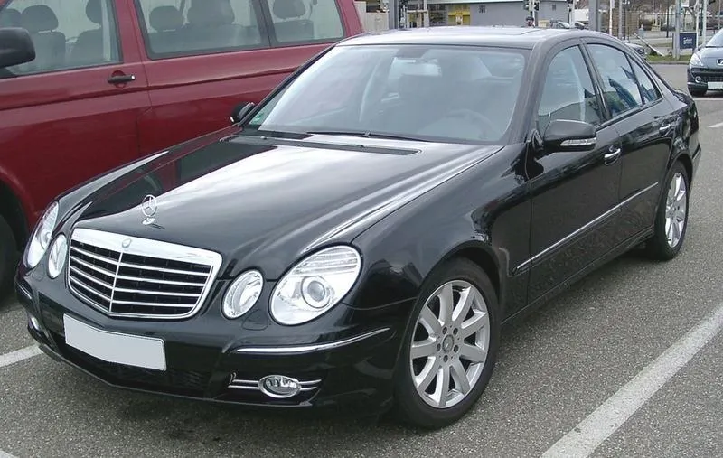 Mercedes W211: podłączenie telefonu przez Bluetooth bez adapterów