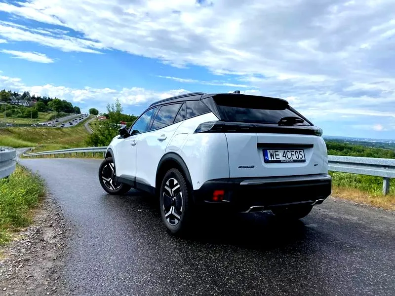 Peugeot 2008 - Jakie wymiary sprawiają, że to samochód idealny do miasta i dla rodziny?