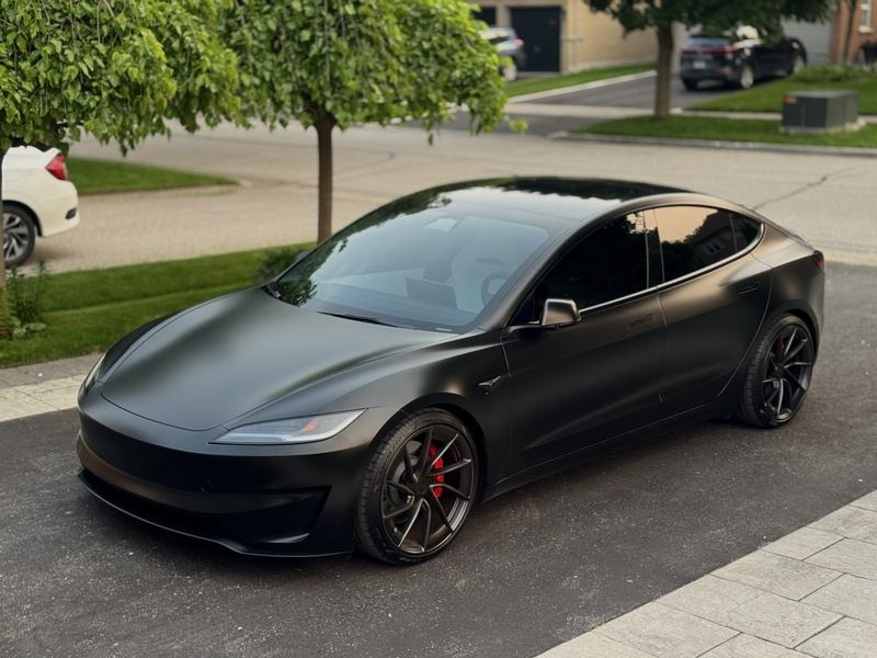 Tesla w Polsce: 21 775 aut – czy elektryki przejmują rynek?