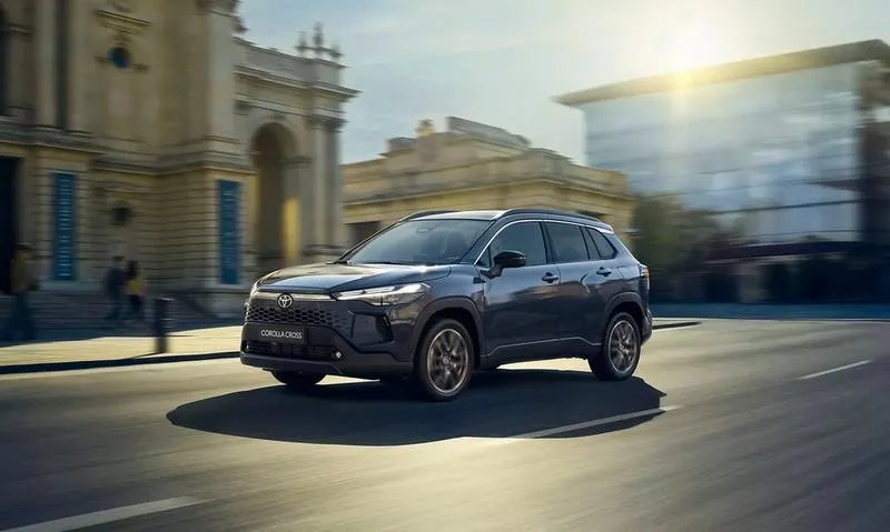 Toyota Corolla Cross – opinie, spalanie i ceny. Czy to lepszy wybór niż RAV4?