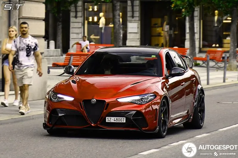 Porównanie z Quadrifoglio