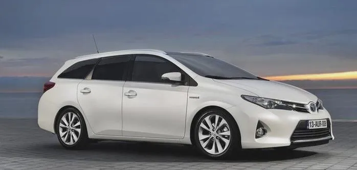 Wymiana akumulatora w toyocie auris